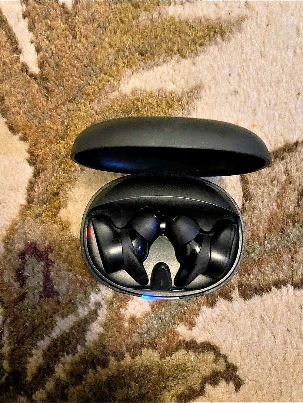 Monster Clarity 101 AirLinks Wireless Earbuds Black right one does not connect